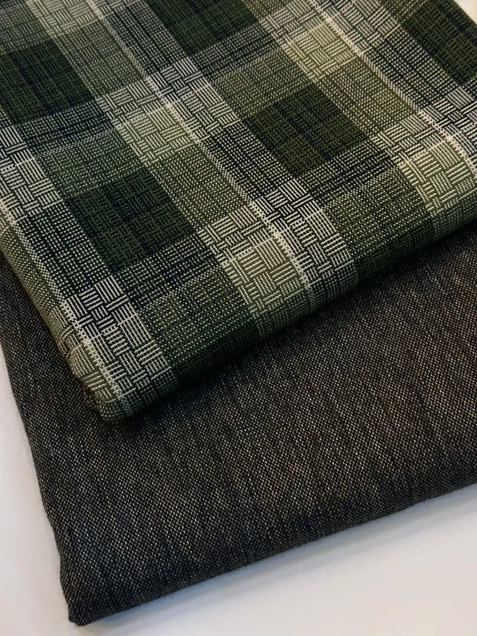 پشمی ۱۰۰٪ اکرولیک 
