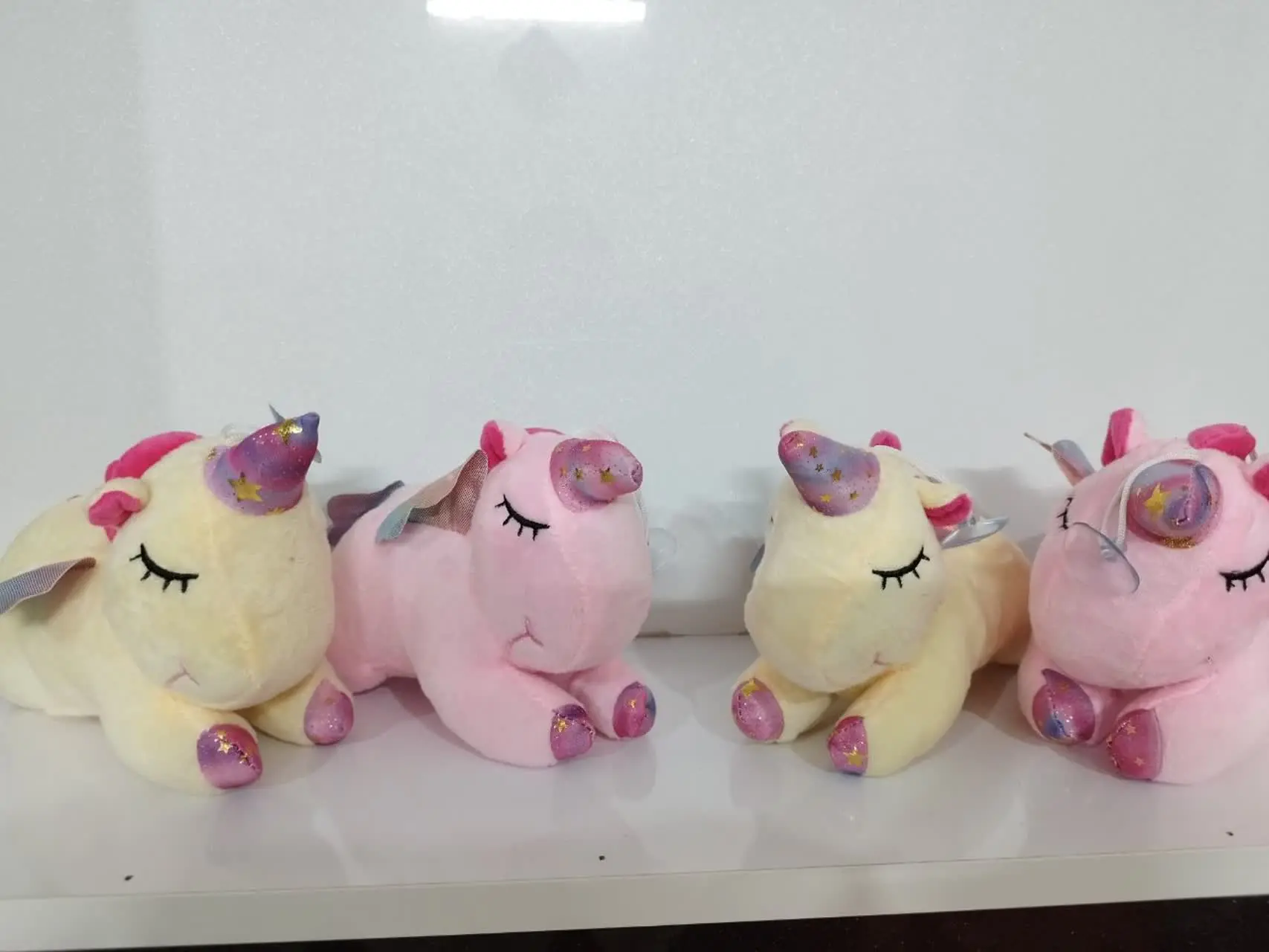 اسب تک شاخ بال دار کوچولو خوابیده😍
