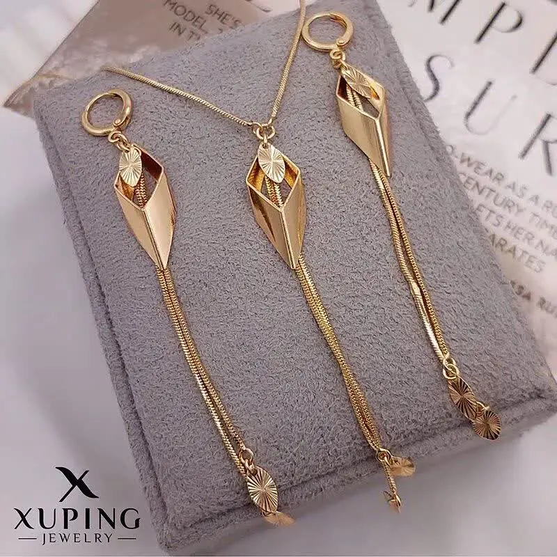 نیمست لوزی طرح طلا از برند...