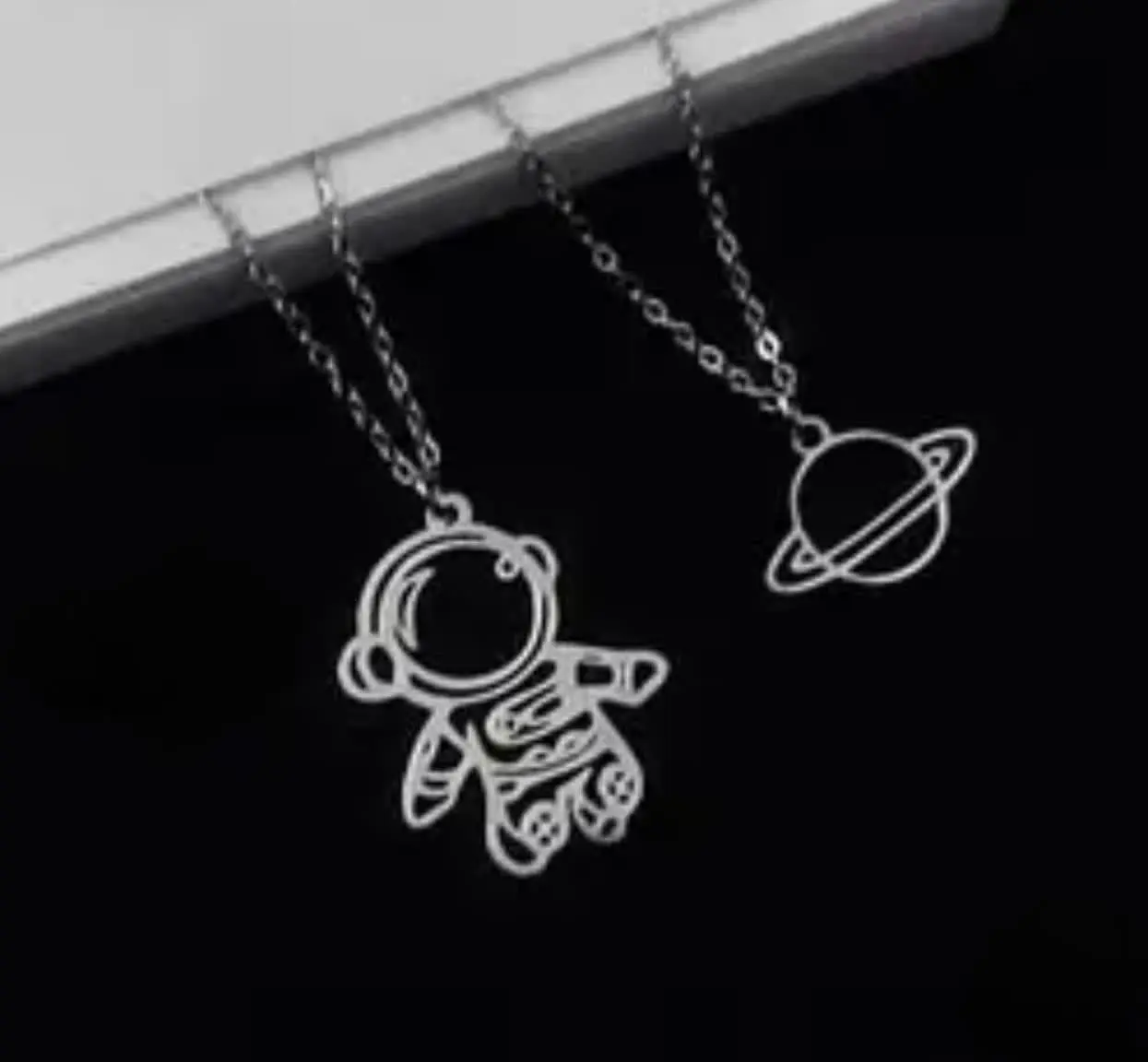 💍گردنبند زحل و فضانورد 🤗