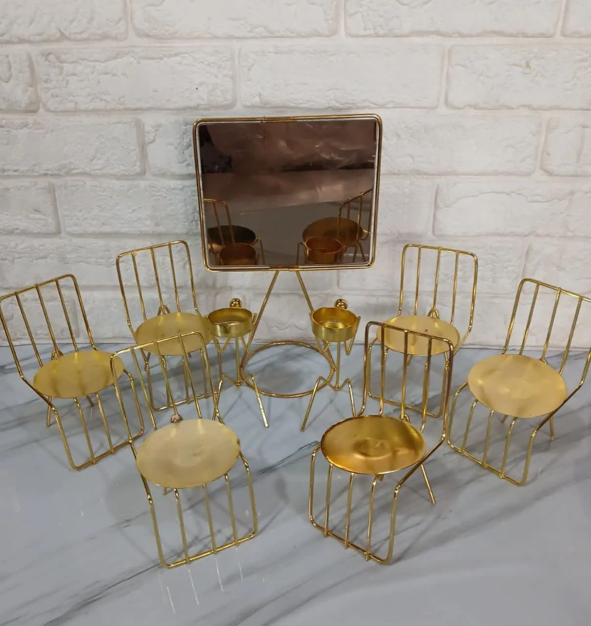 #هفت‌سین به سبک صندلی‌های طلایی🍓
