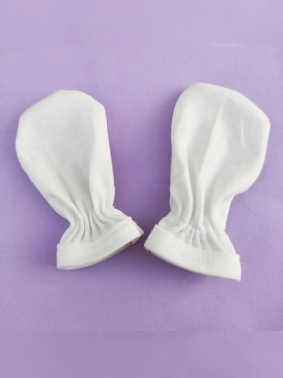 دستکش سفید ساده نوزادی کد ۷۱۰۴۳ 
