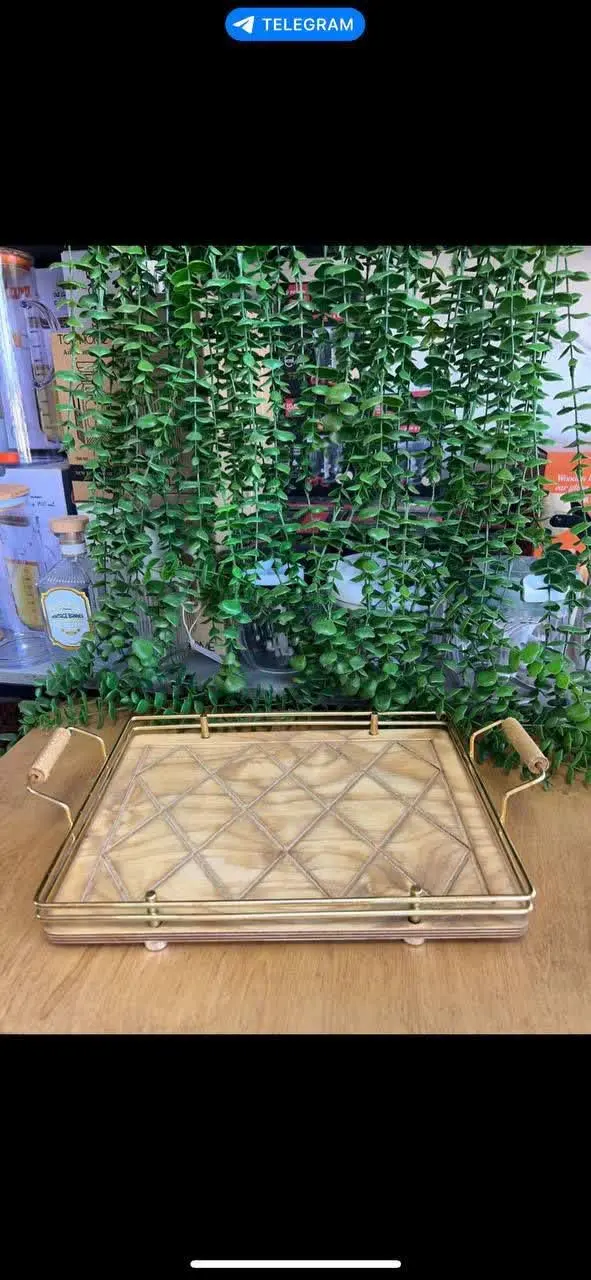 سینی چوبی طرحدار دور فلزی دسته چوبی
