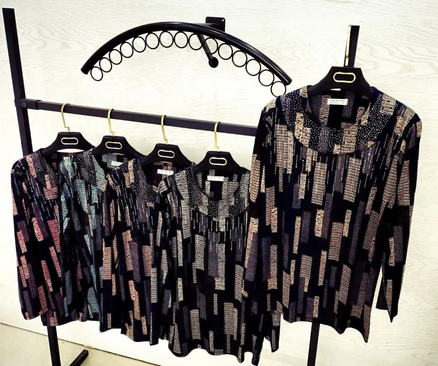 نام: بلوز زنانه بزرگ نگین آبشاری
