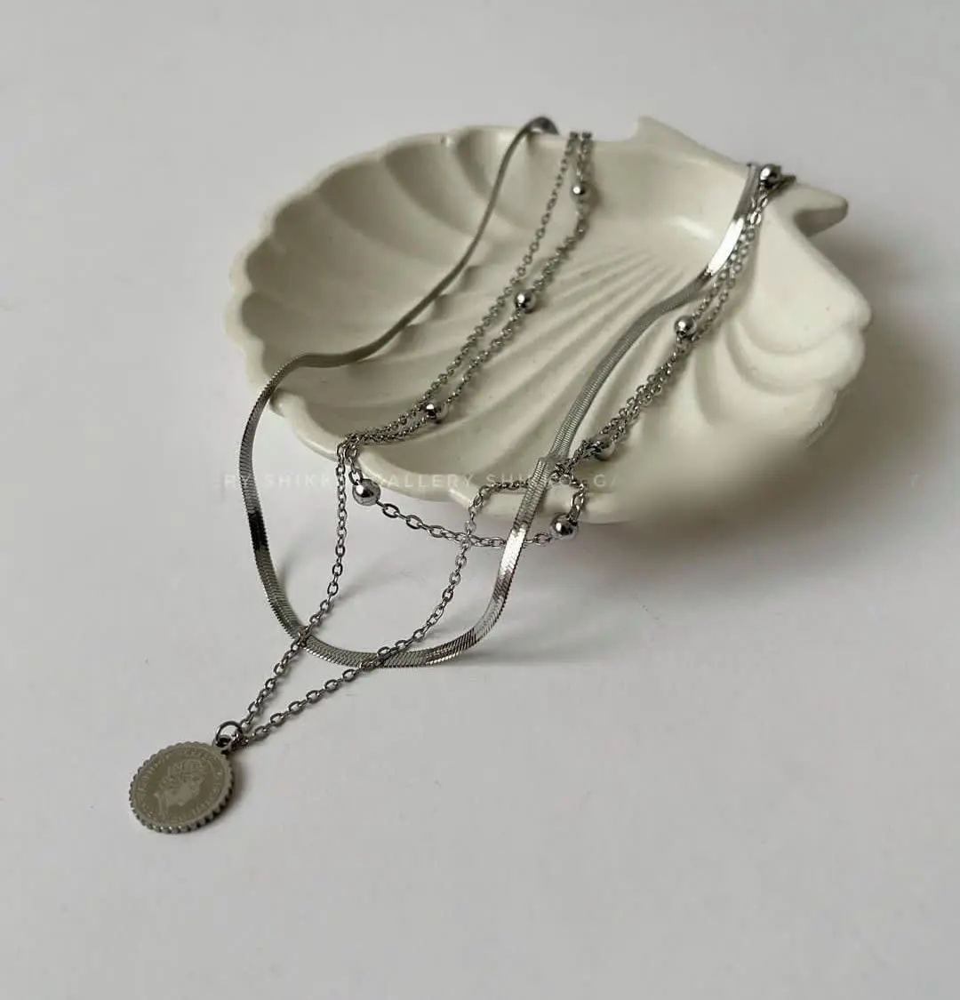 گردنبند سه ردیفه‌ی ماری 🤤
