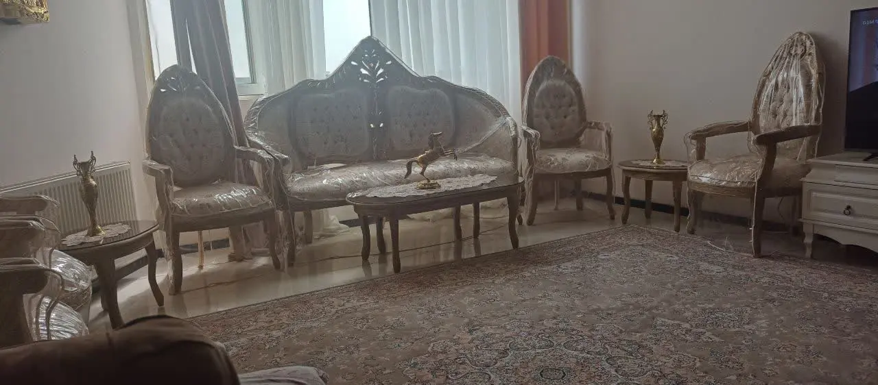 مبلمان ۹ نفره استیل فرحی تمیز و در حد نو 
