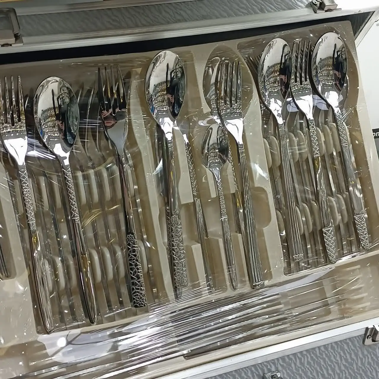 ❇️ سرویس قاشق چنگال مدل اروپایی ۲۴ نفره یونیک 
