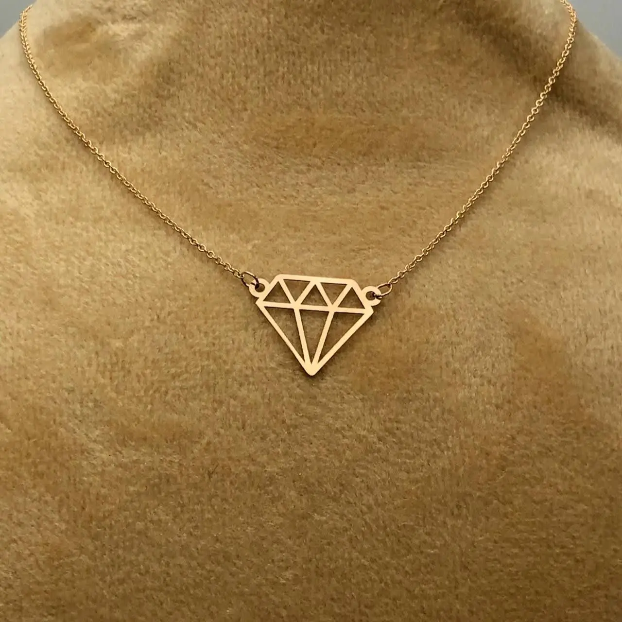 گردنبد مینیمال مدل الماس 💎🌿
