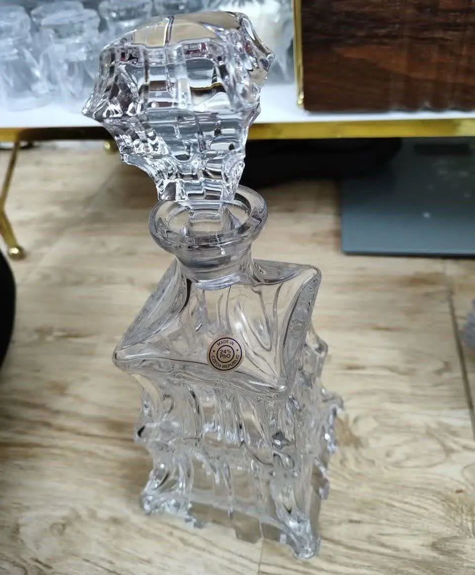 تنگ و ۶ عدد گیلاس اصل چک 
