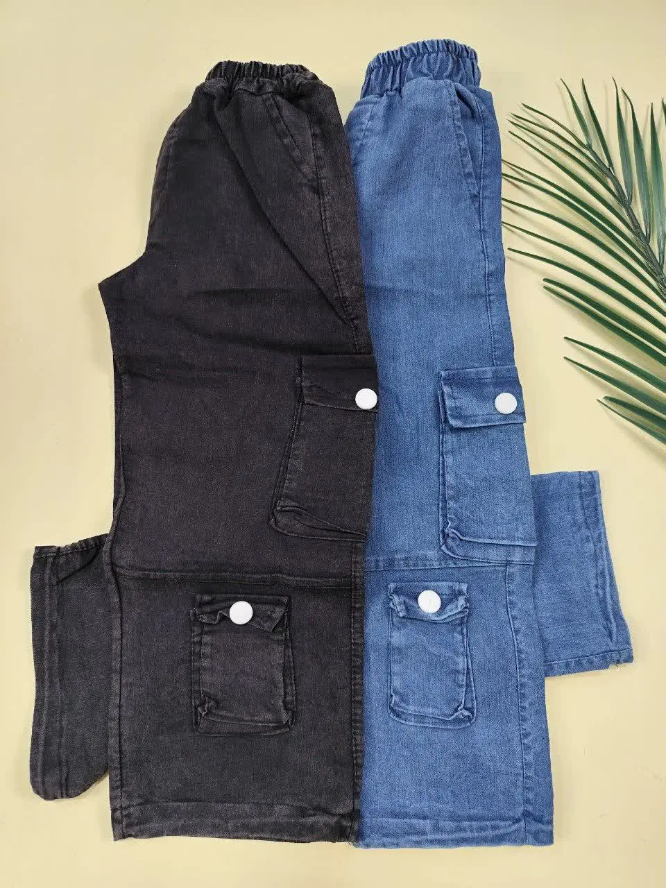 شلوار نیم بگ دکمه سفید
