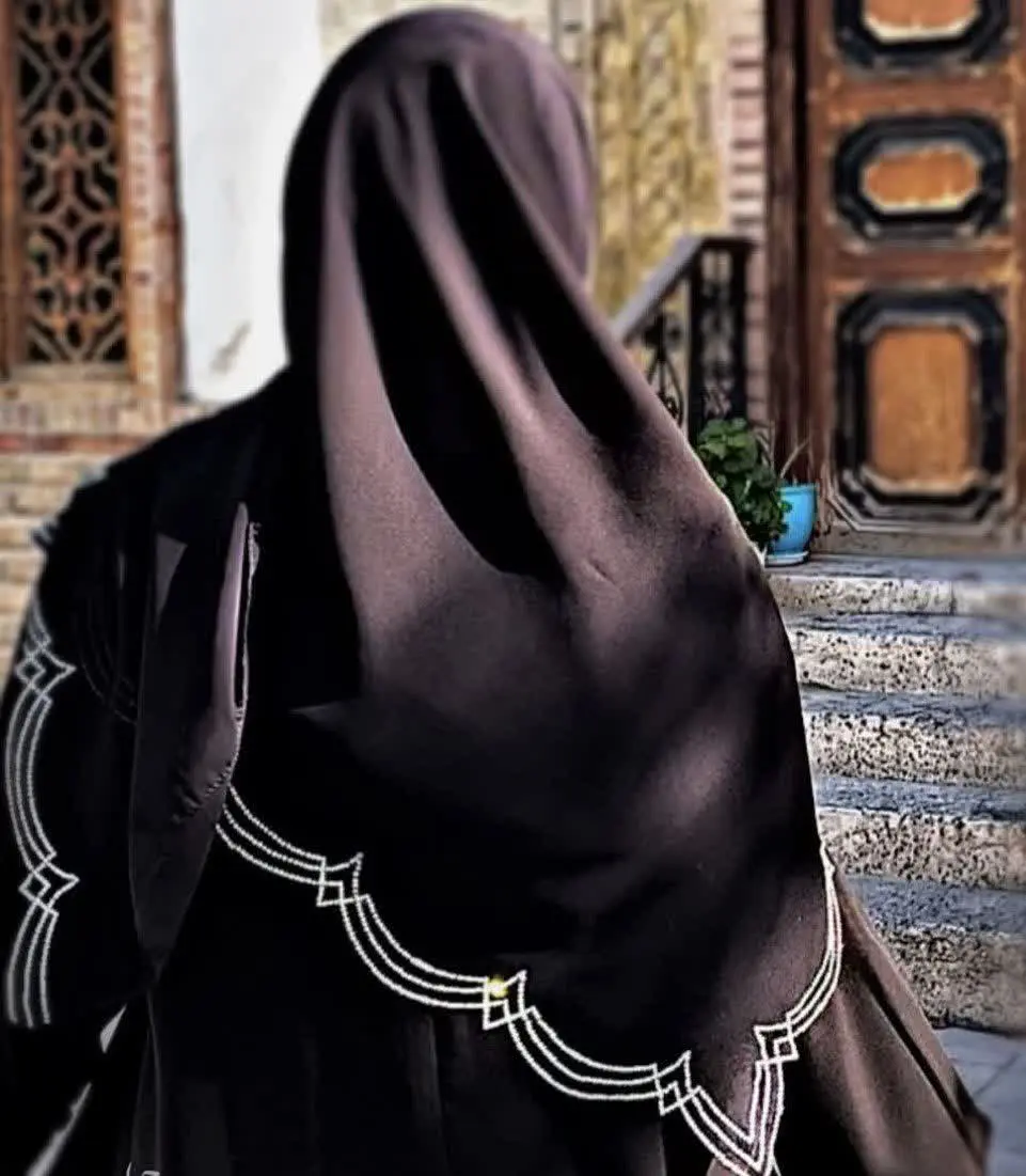 طرح هلالی لوزی شیک و زیبا با سه رنگ نگین مشکی و نگین سربی و نگین هفت رنگ موجوده✨
