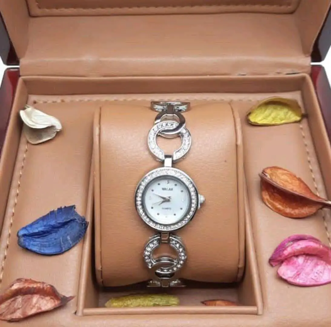 🌸ساعت مچی دخترانه نقره‌ای
