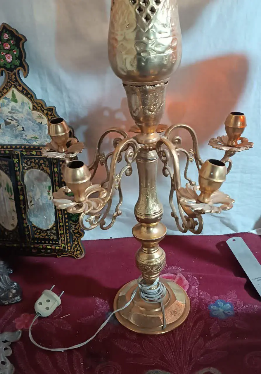 شمعدان تک و خاص برنز
