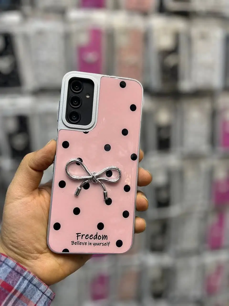 📱مدل قاب: قاب رزین رنگی براق با عروسک برجسته فوق العاده زیبا مخصوص انواع #سامسونگ #شیائومی
