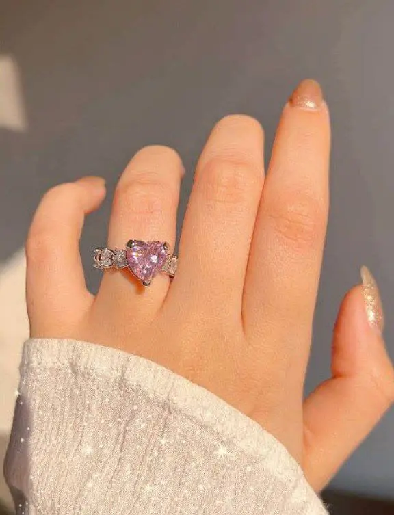 وخب از زیبایی انگشتر روی ان...