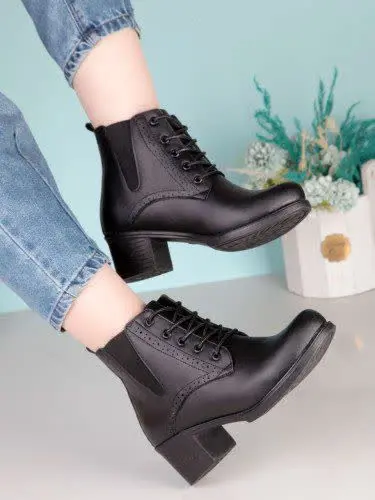 روی چرم مصنوعی
