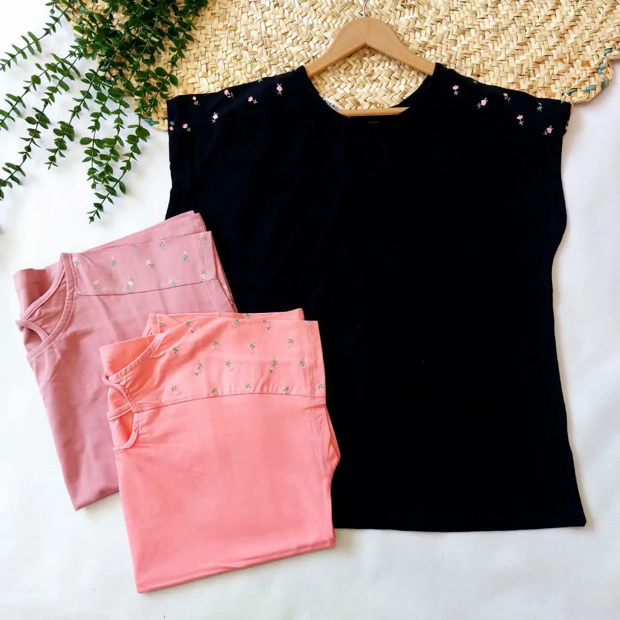 ✅تیشرت پشت گره سرشانه چاپی😍
