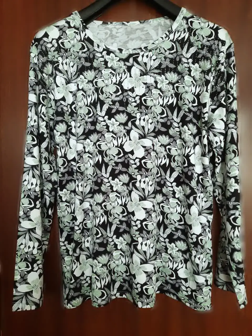 🌼بلوز‌های نخی آستین بلند جلو نگین
