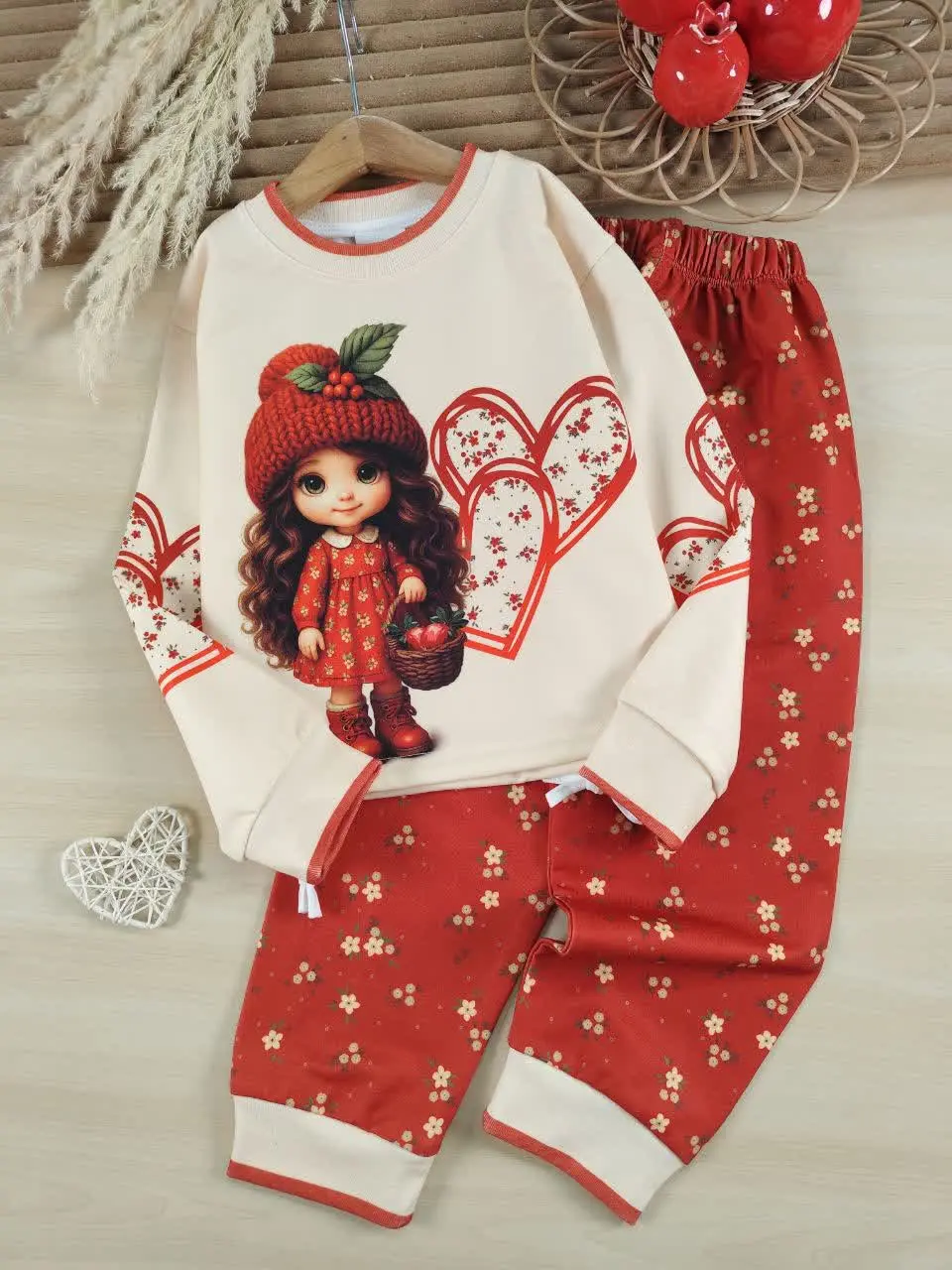 کراپ و شلوار دختر کلاه کاموایی