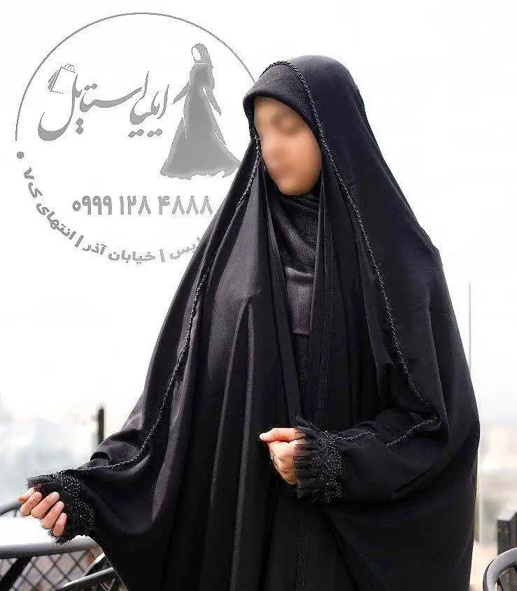 ❣ چادر جده جواهردوزی مدل #کیمیا، مدلی بسیار جذاب و شیک که با سنگهای جواهری و توری‌های سر آستین و نوار خطی جواهراتی که تا بالای سر رو هم پوشانده، جذابیتی بسیار خاص بهتون میبخشه😍
