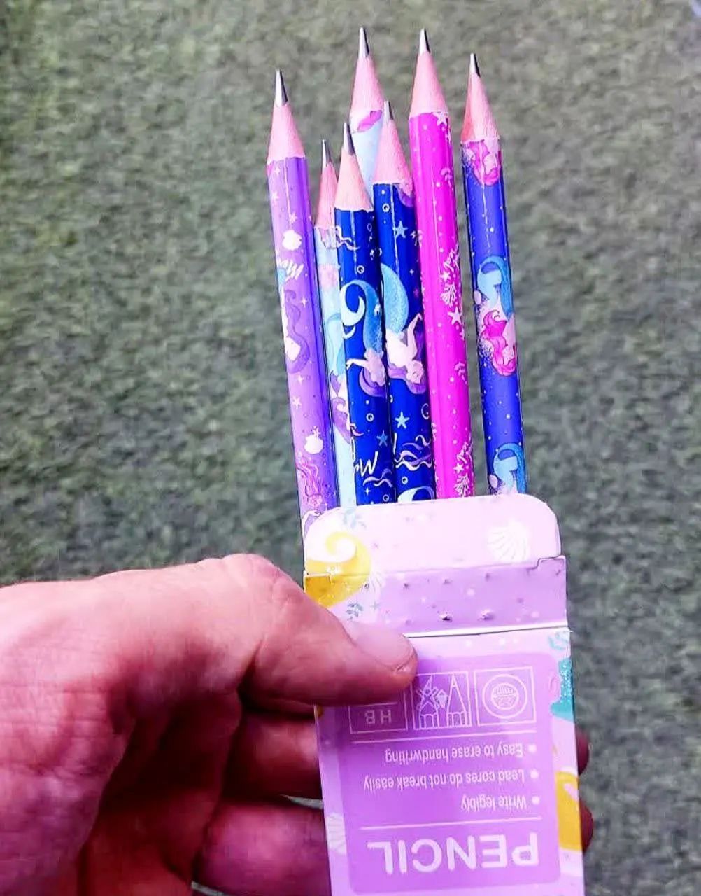 😊مداد سیاه پرودون. طرح پری دریایی. بسیار نرم و با کیفیت. بسته ۱۲ عددی😊
