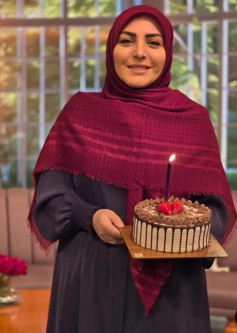 بالاخره روسری مجری محبوبمون...