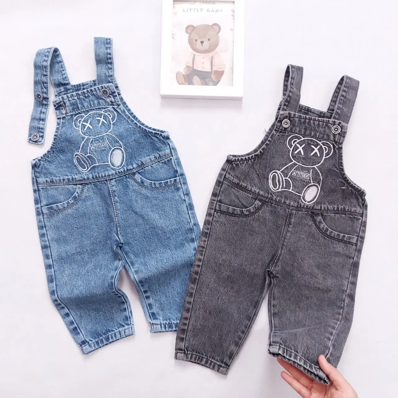 بیلر جین تدی نشسته
