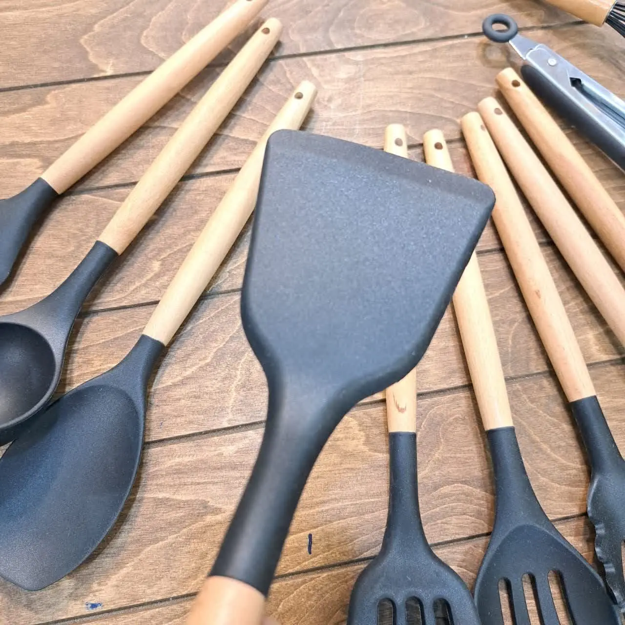 📌ست ۱۲ پارچه کفگیر ملاقه سیلیکونی درجه یک😍👆
