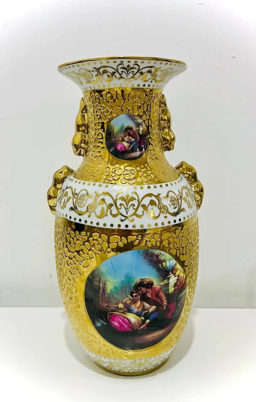 گلدان طلایی 
