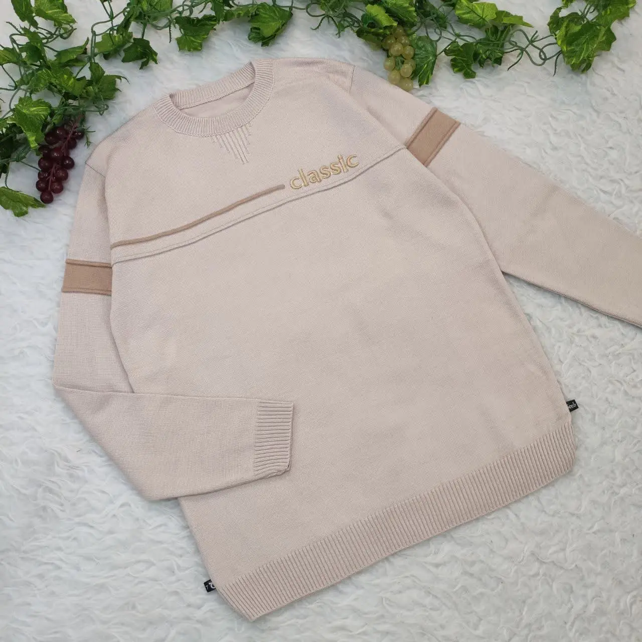 در چهار رنگ کرم، طوسی، نسکا...