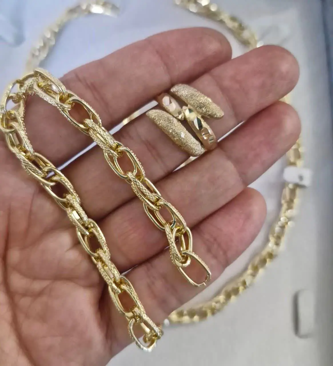 با این انگشتر طلاروس هم ست میشه
