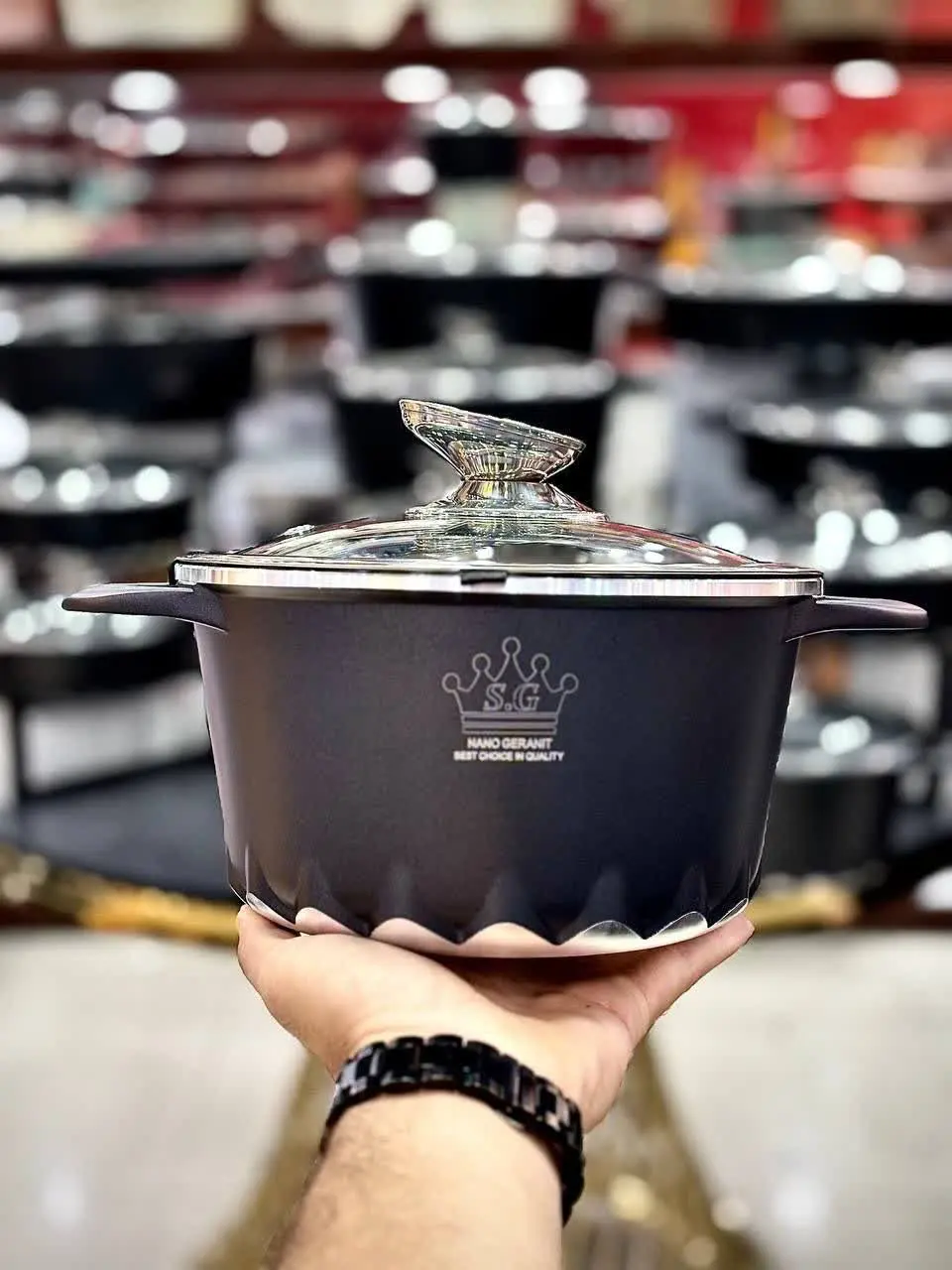 قابلمه و تابه‌های تک اس جی (SG) با کیفیت و شرایط عالی شارژ شد
