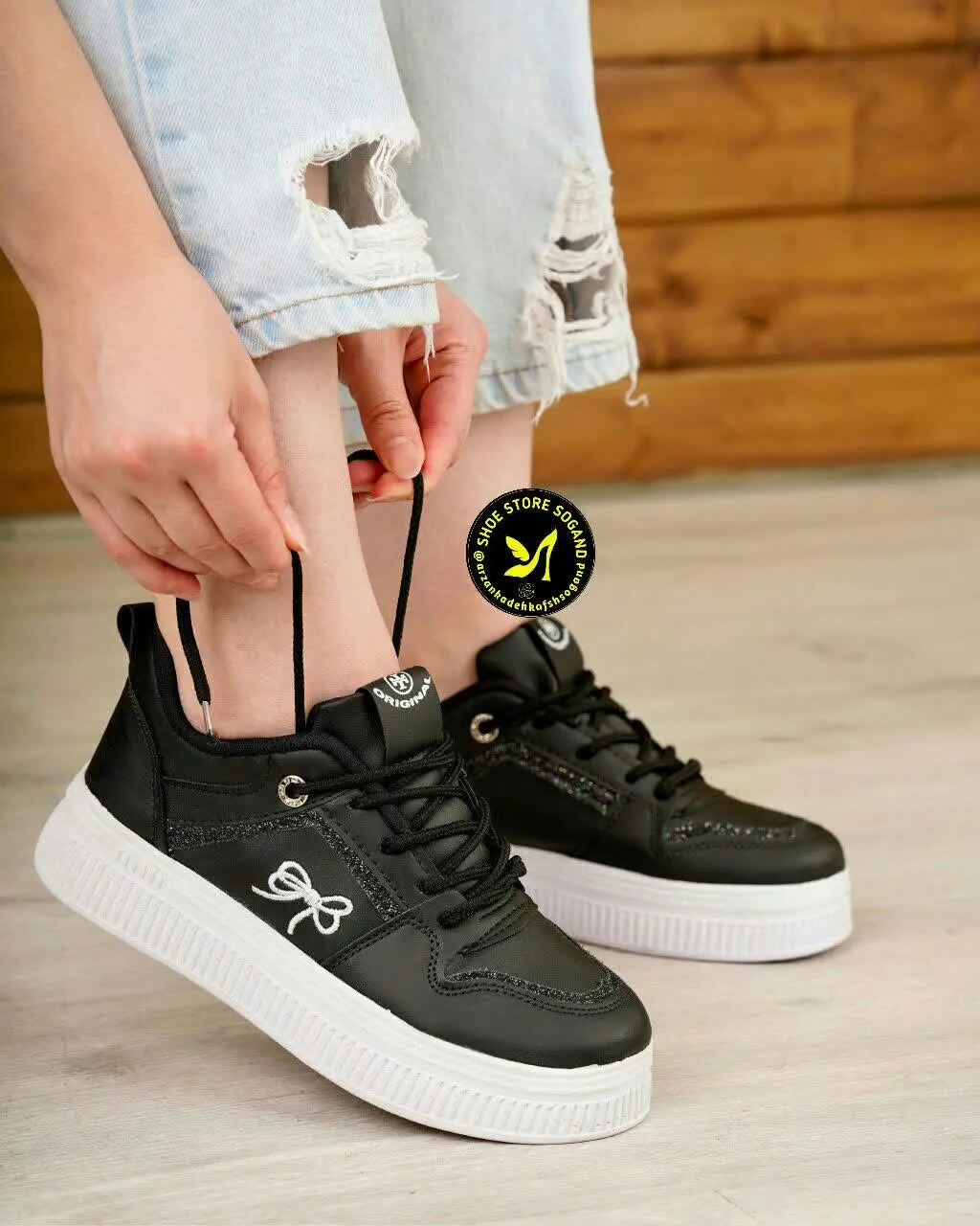 🌈 رنگبندی: کرم, مشکی