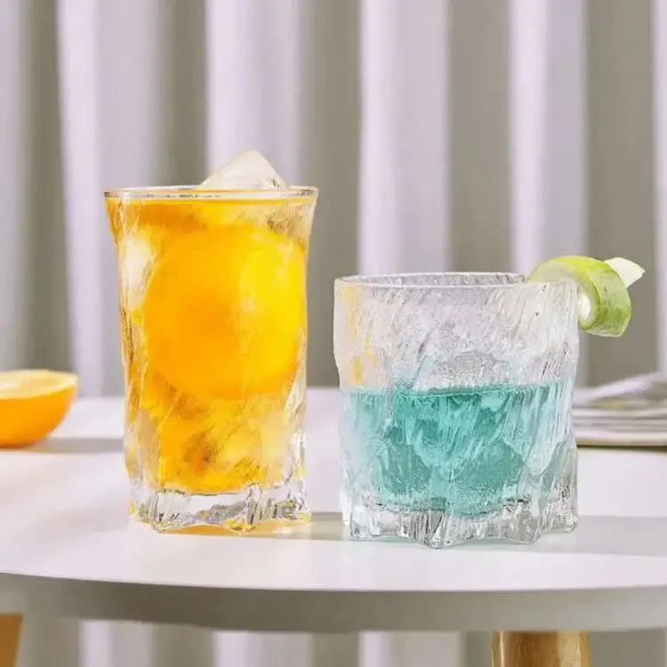 لیوان و نیم لیوان ۶ تایی یخ...