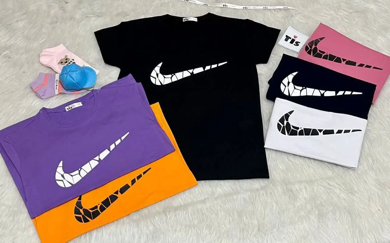 تیشرت زنانه نایک قواره نرمال
