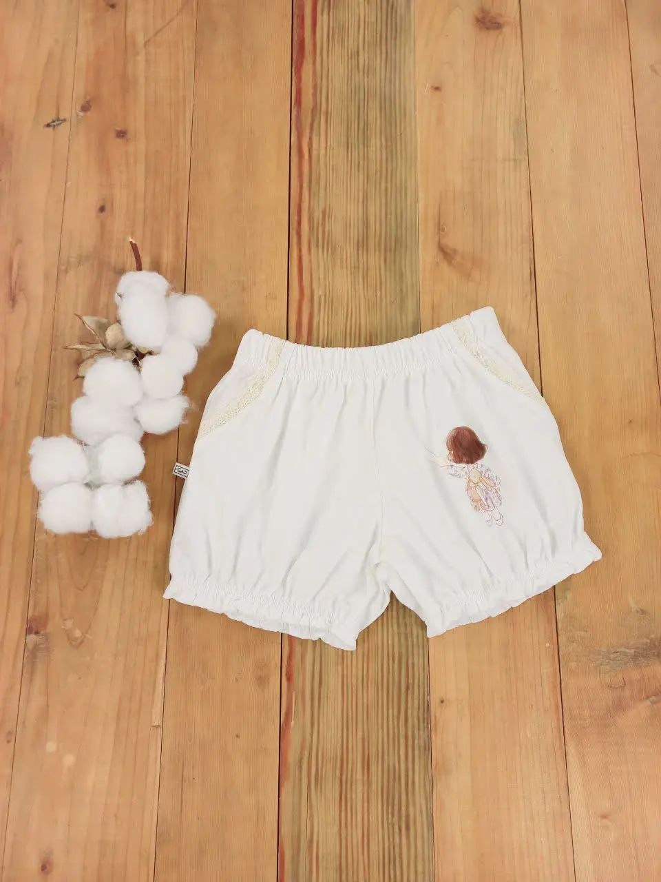 دخترک کوله خرگوشی 
