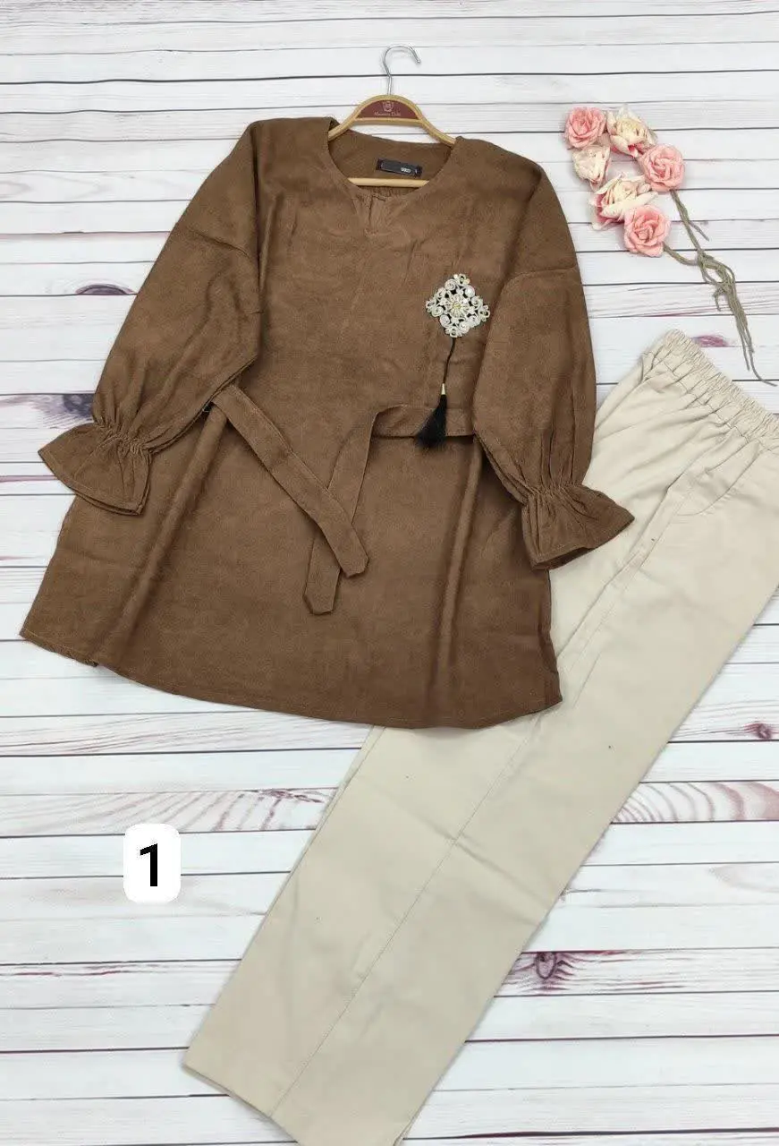 کمربند از جنس خود لباس بهش...