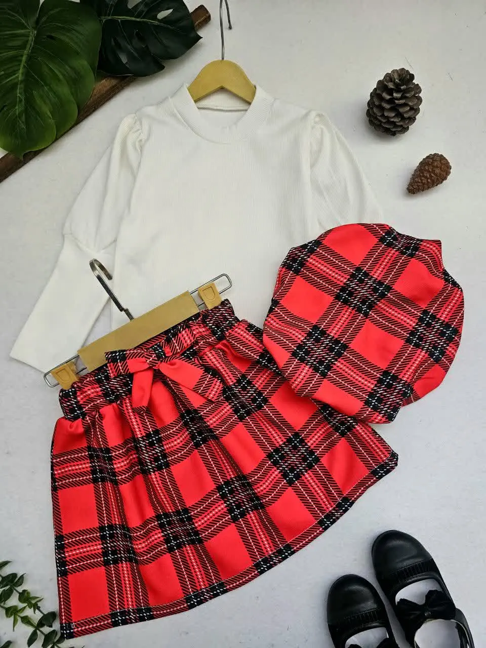 بلوز و دامن ایلار همراه کلاه
