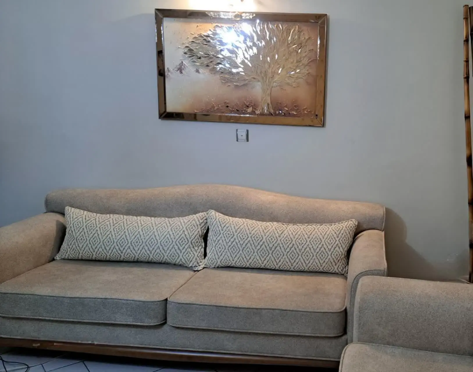 تابلوی درخت و باد با زمینه‌ی کرم قهوه ای😍🤩
