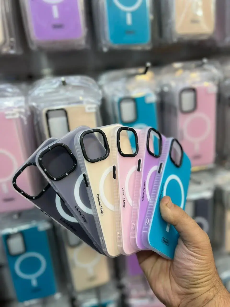 عکس غیر ژورنالی و تم‌ها رنگی موجود
