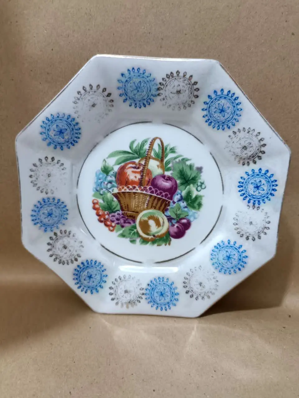 دیوار کوب‌های شش ضلعی 
