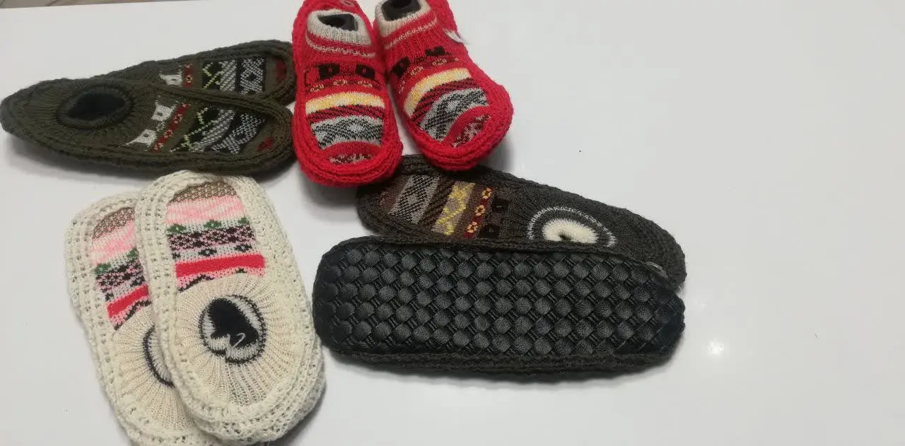 کفش روفرشی هم به حساب میاد. 🧦