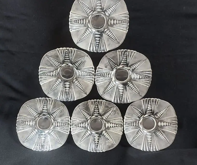 یک دست زیر دستی چک. مدل زرهی
