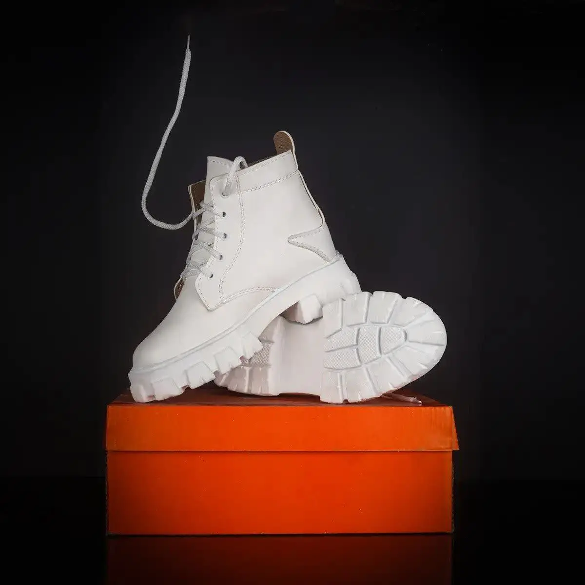 🏆نیم بوت زنانه سفید مدل Roxana
