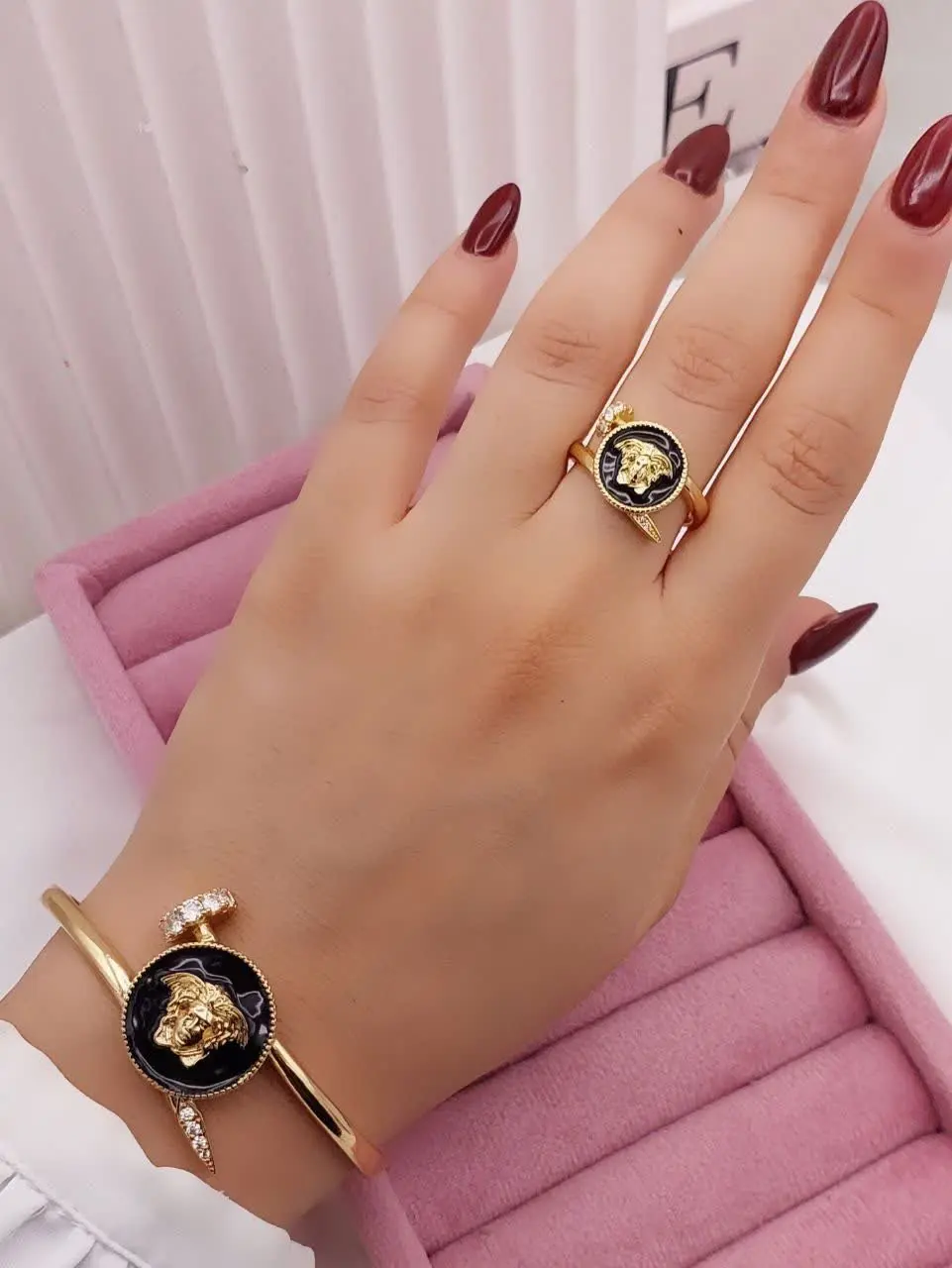 #ست دستبند انگشتر ورساچه جدید😍😍
