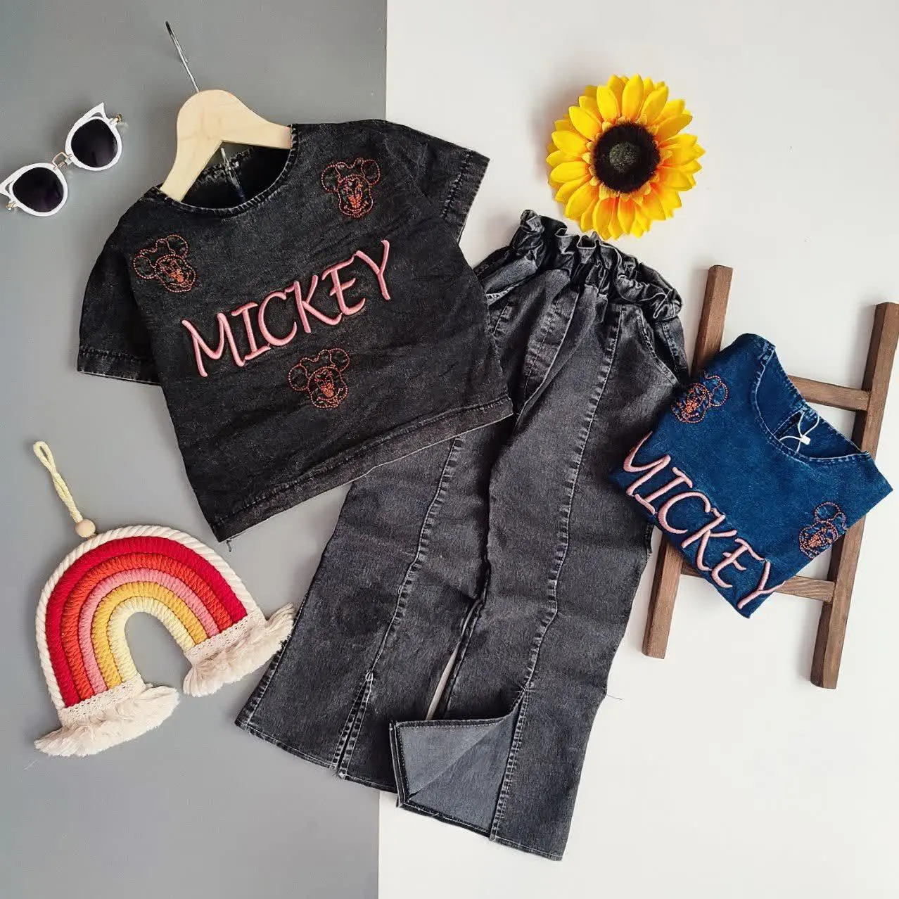 روی لباس گلدوزی ومدل شلوار دمپا 👖
