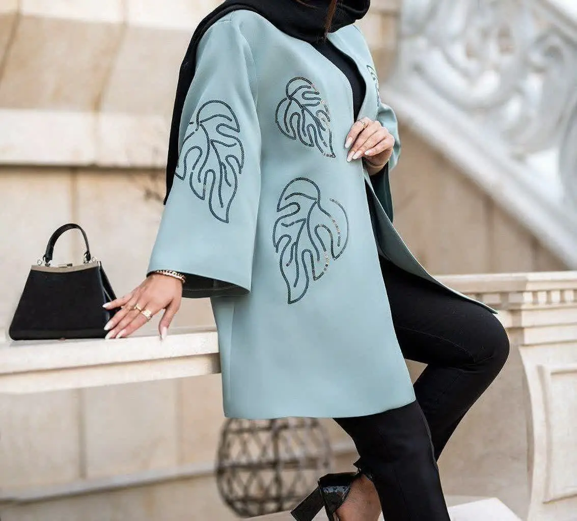 یه مانتو کارشده خوشگل و دلب...