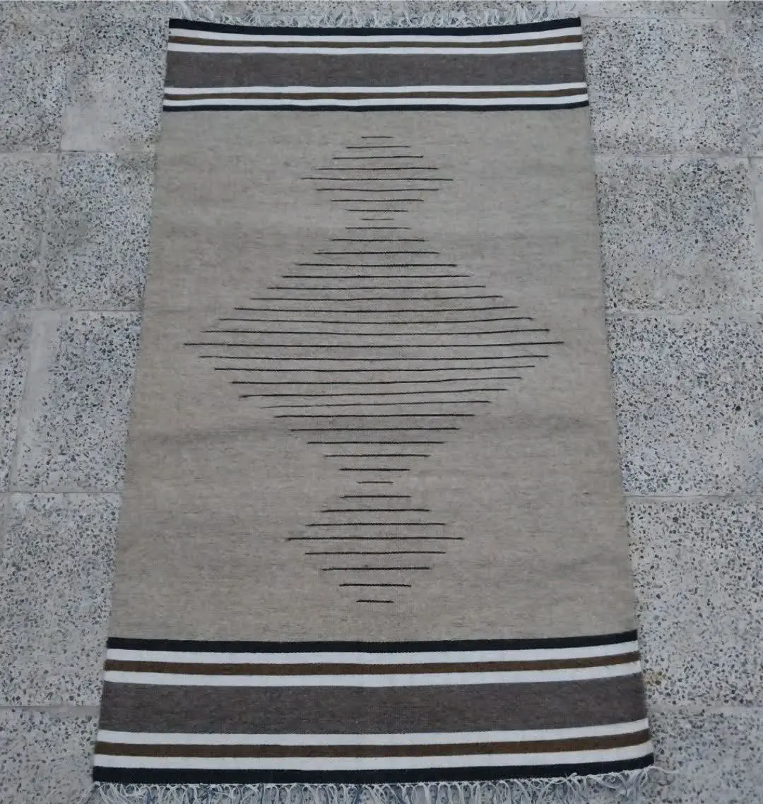 گلیم پشمی دستبافت کد ۷۳۳۹
