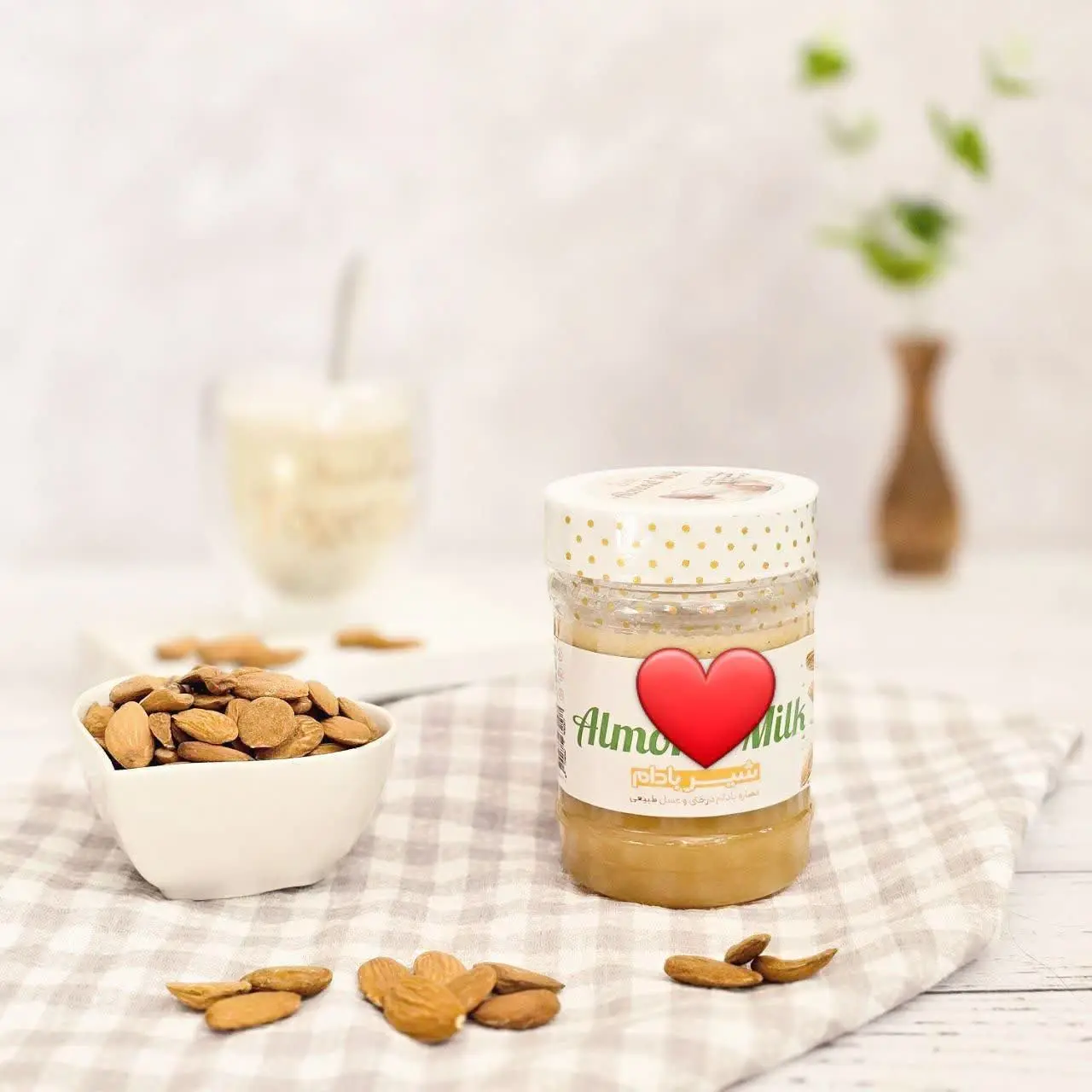 چیزی که شیربادام مجموعه انتظار