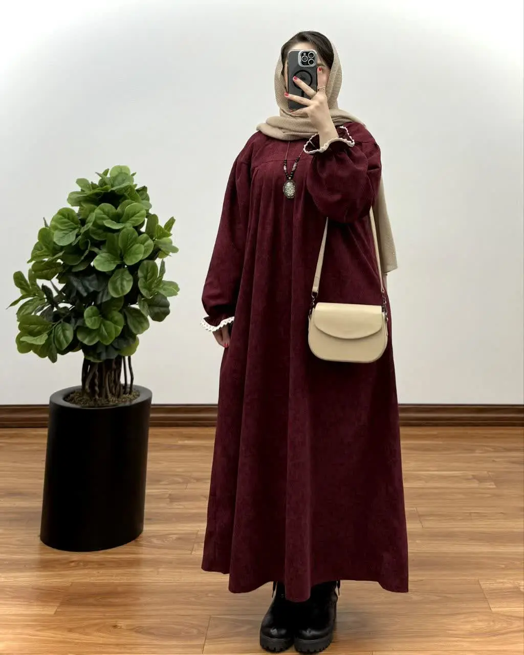 مانتو آیناز این بار با پارچ...